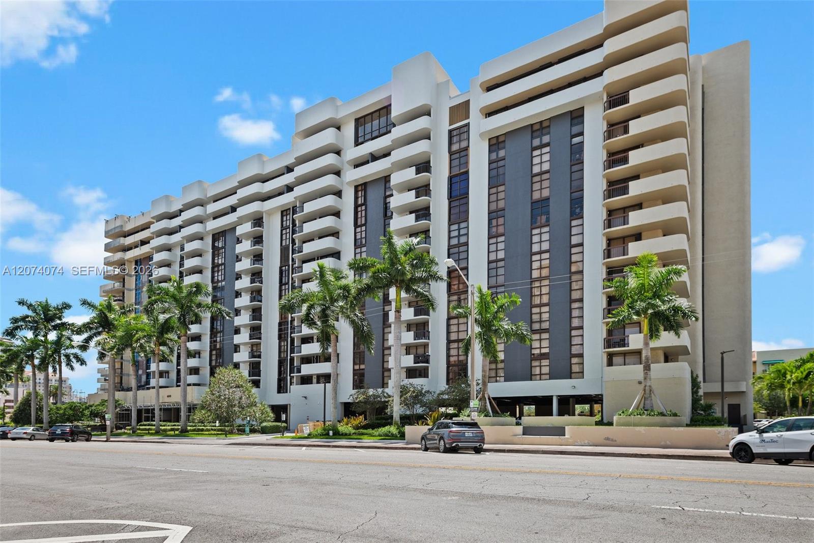 600 Biltmore Way # 1214