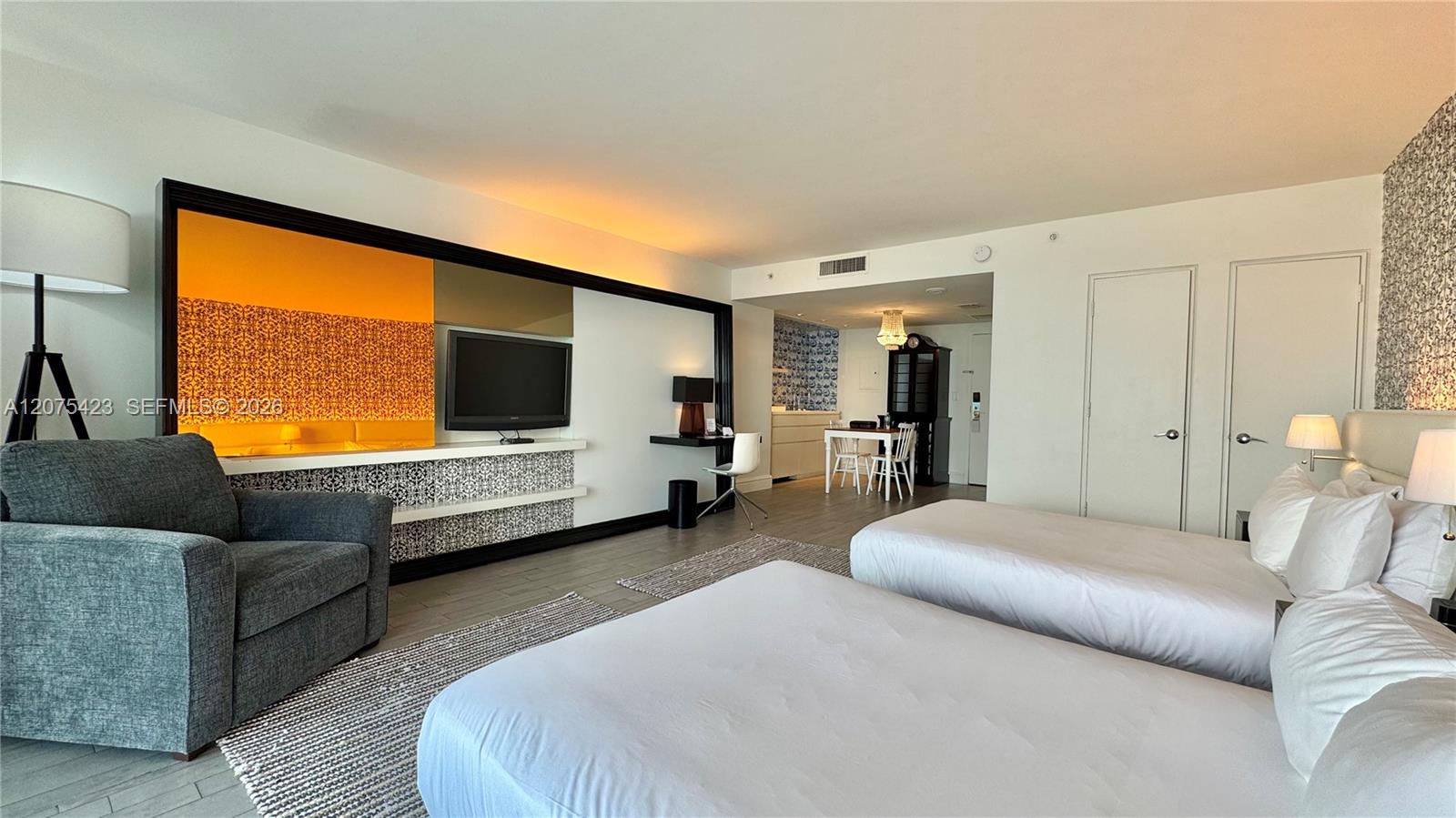 1100 West Ave # 812