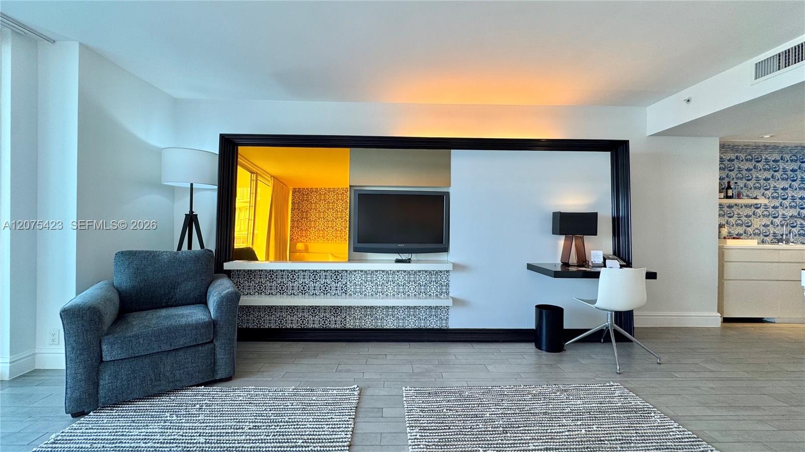 1100 West Ave # 812
