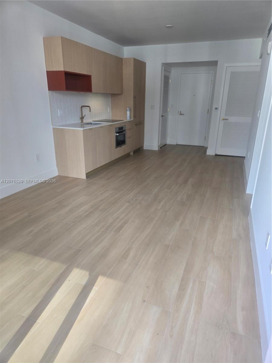 90 NE 32nd St # 605