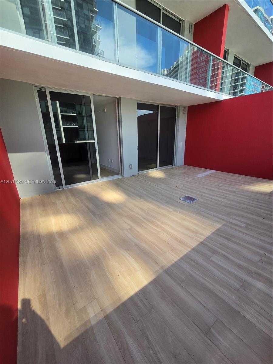 90 NE 32nd St # 605