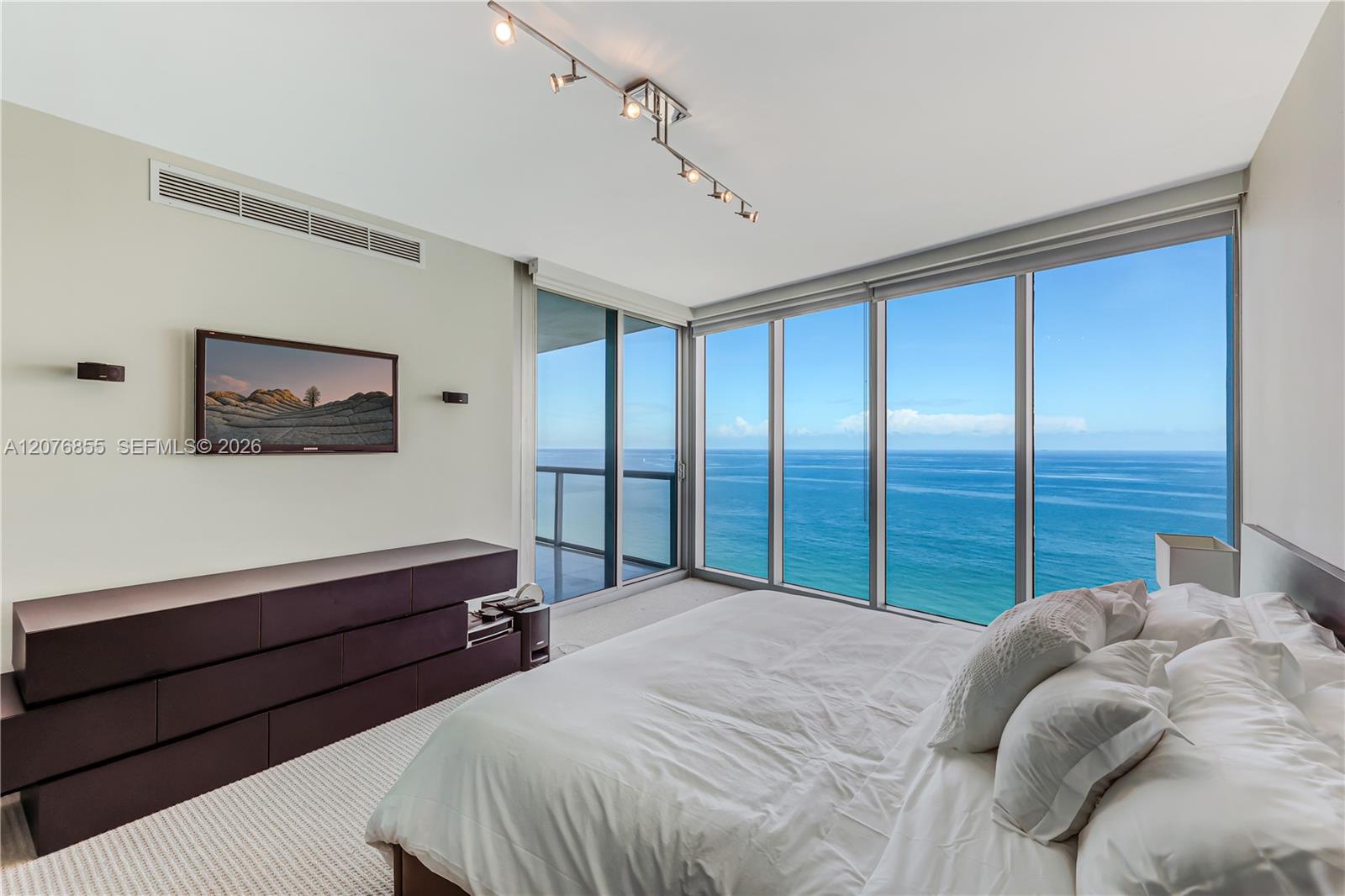 17001 Collins Ave # 2508