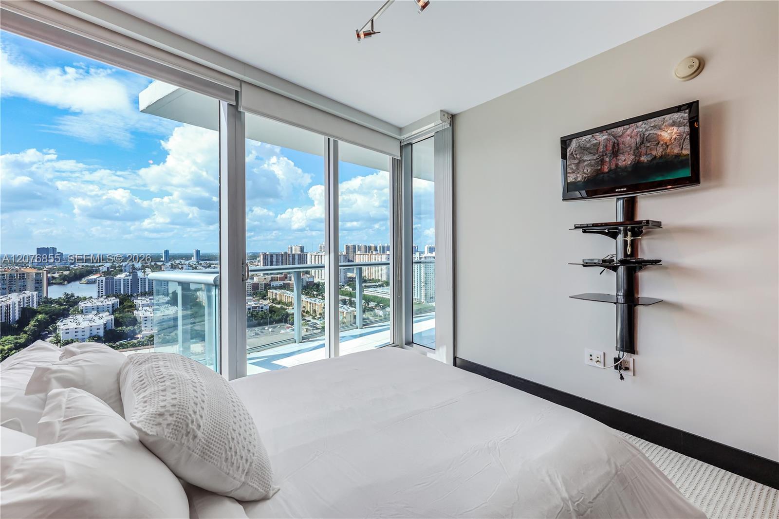 17001 Collins Ave # 2508