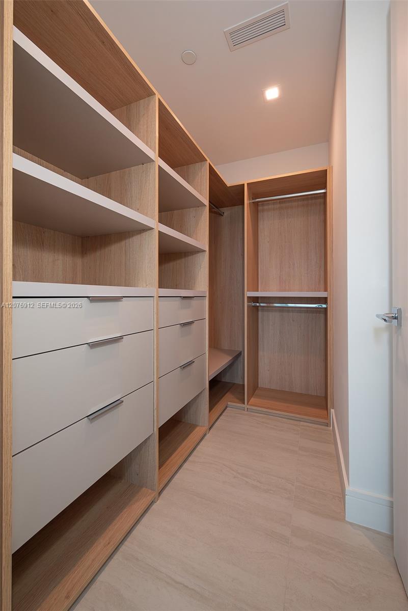 2411 Laguna Circle # 2402
