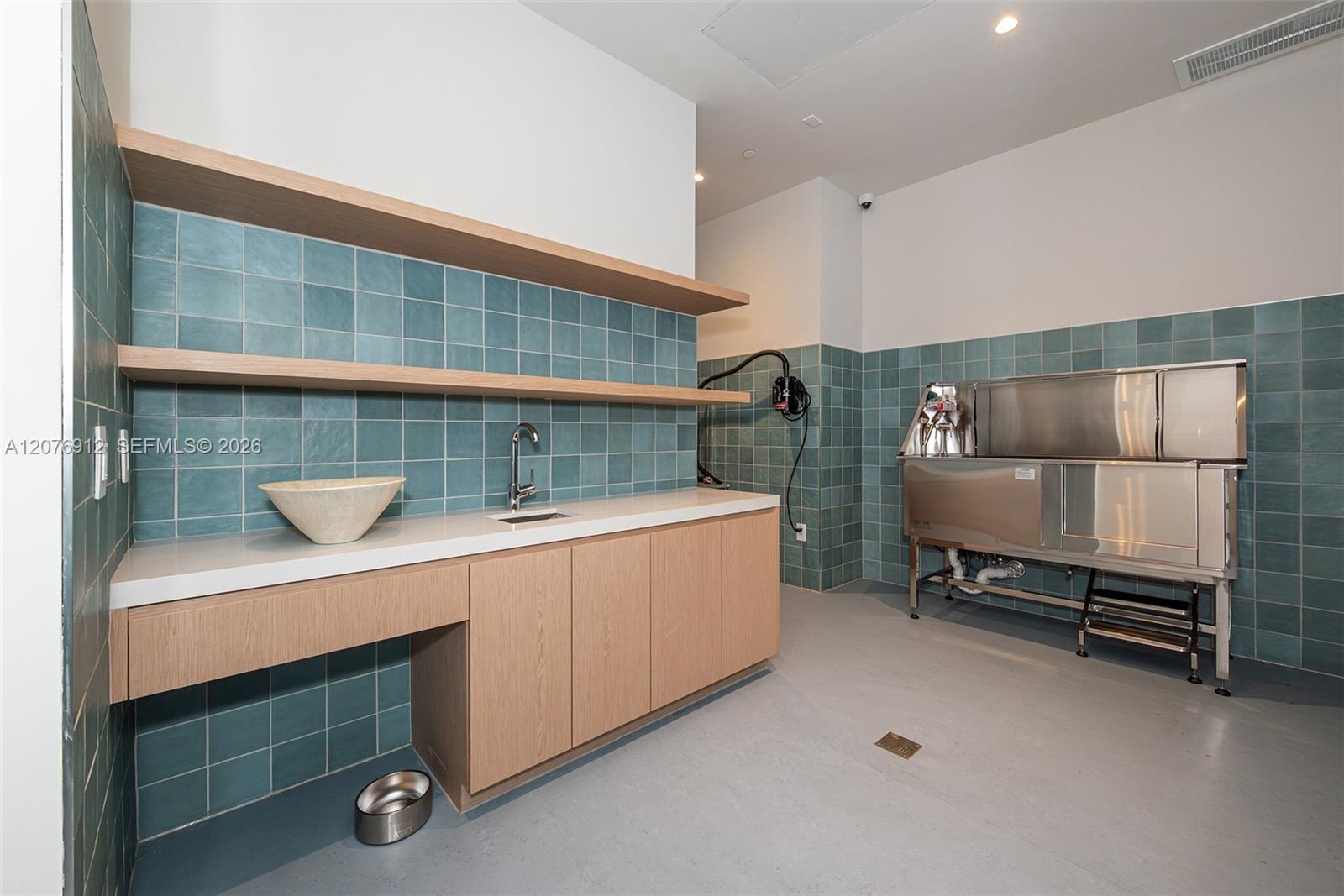 2411 Laguna Circle # 2402