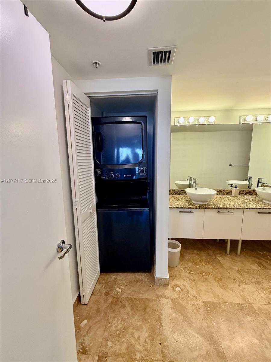 41 SE 5th St # 807
