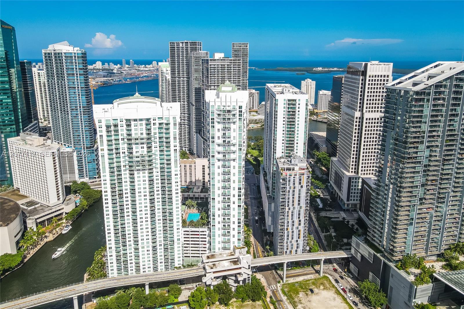 41 SE 5th St # 807