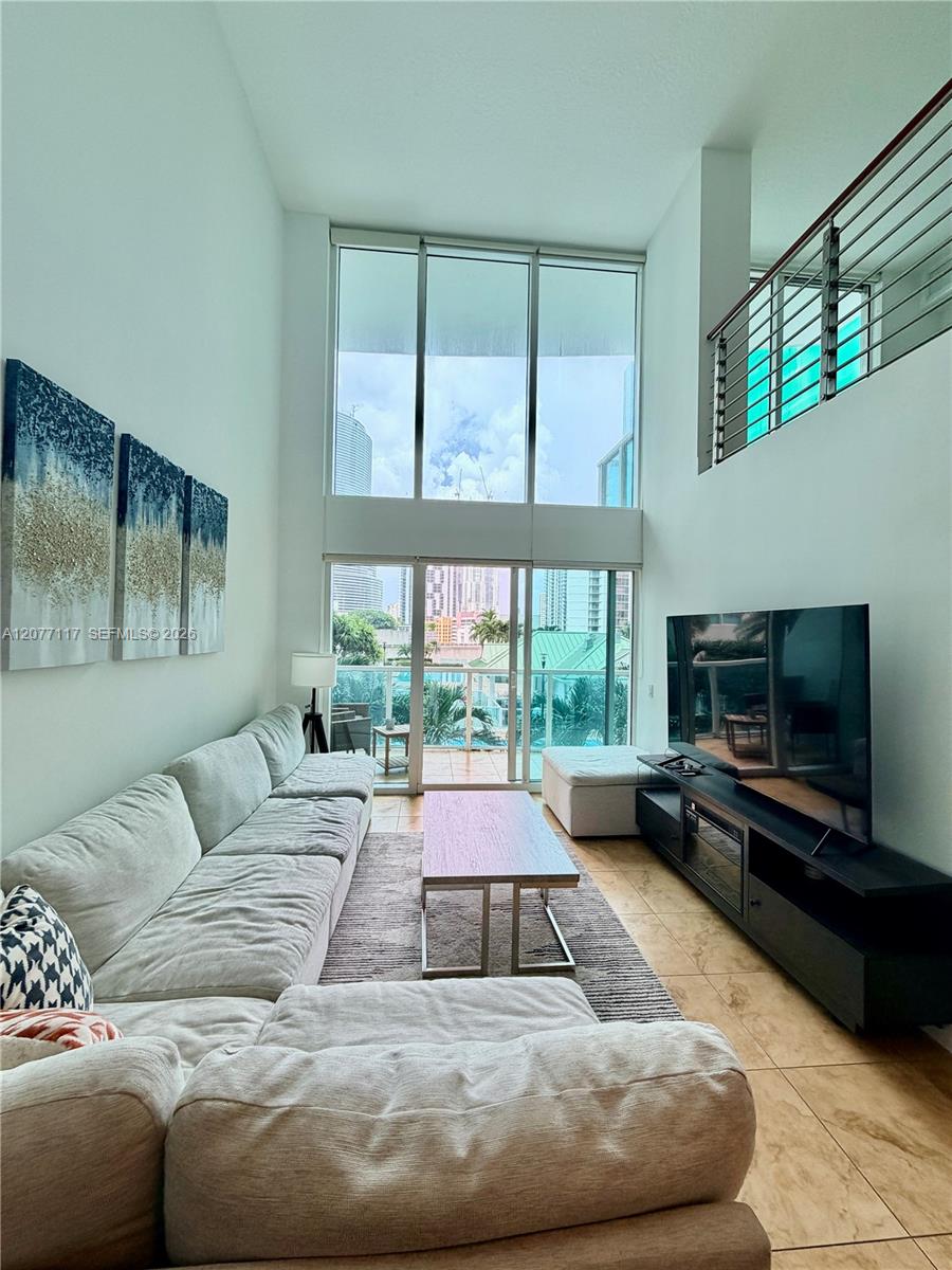 41 SE 5th St # 807