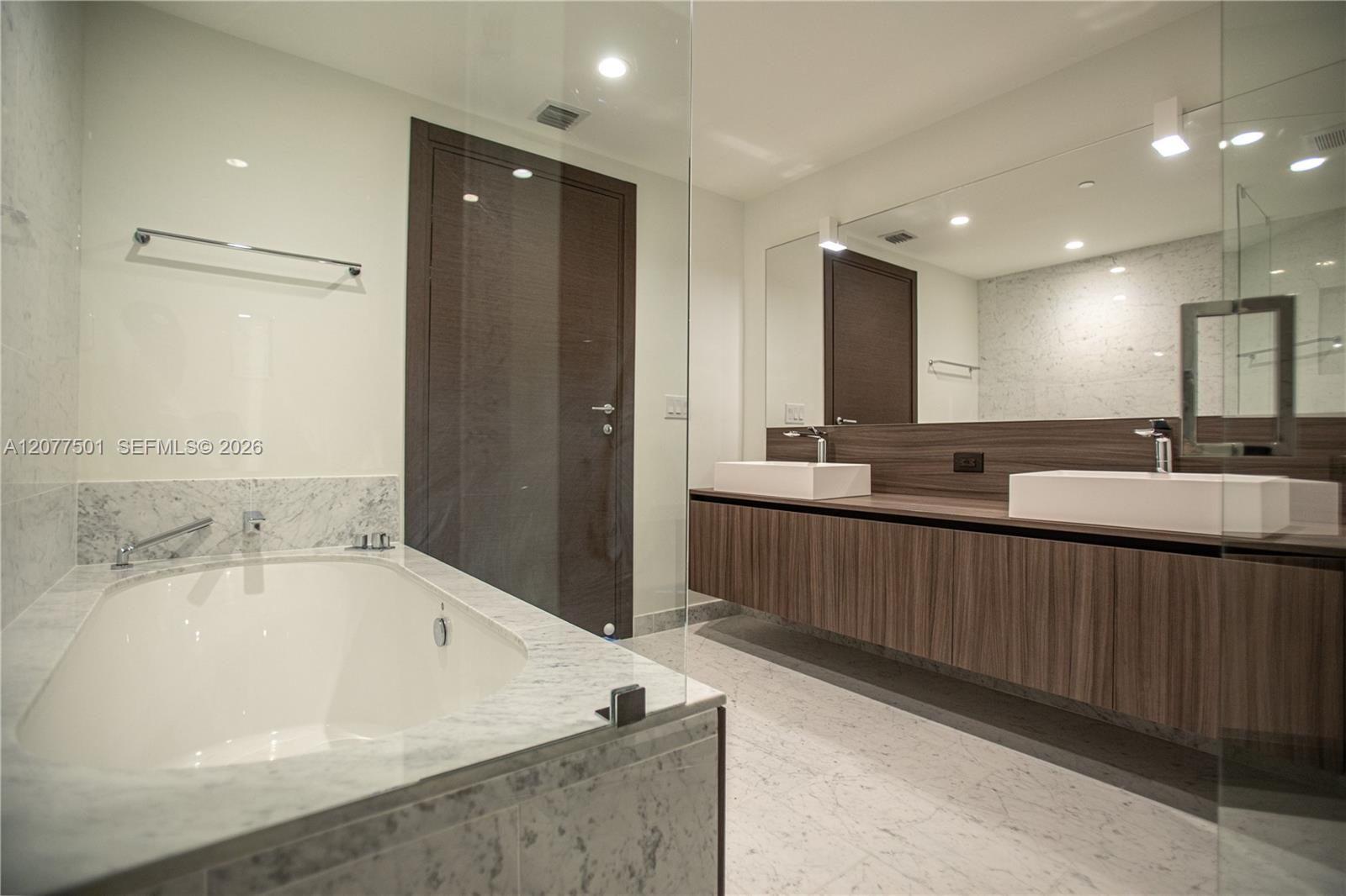 1000 Brickell Plz # 2610