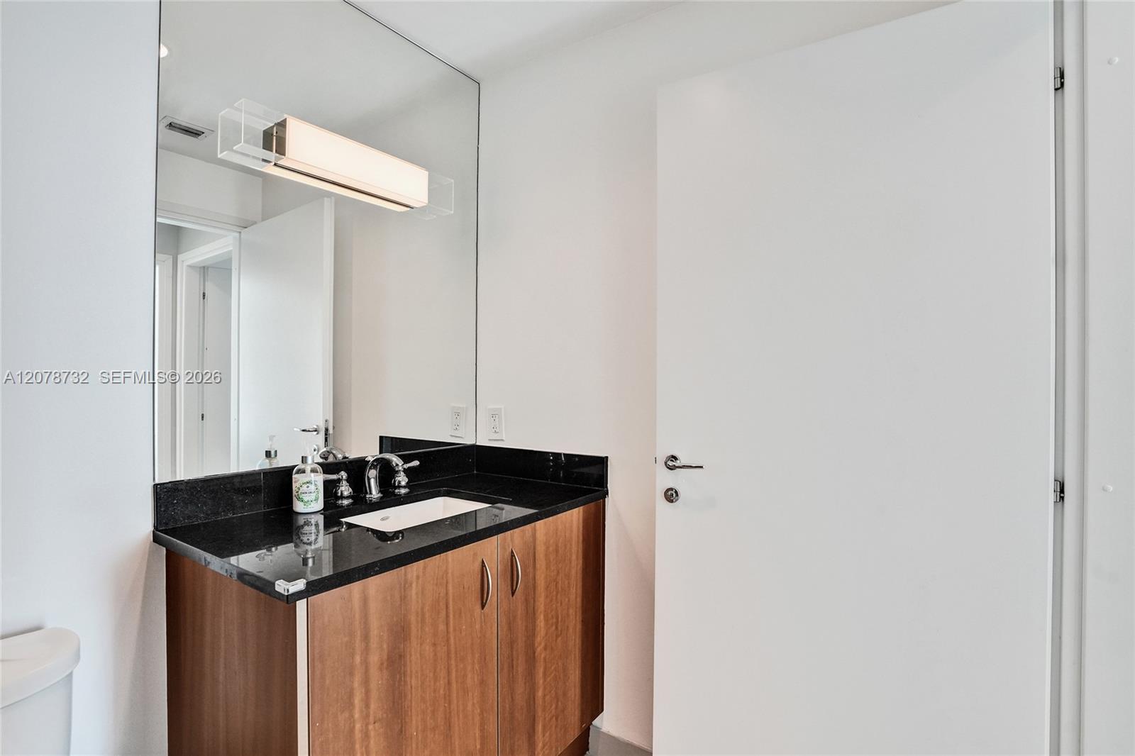 300 S Biscayne Blvd # 1816 Unit: T-1816