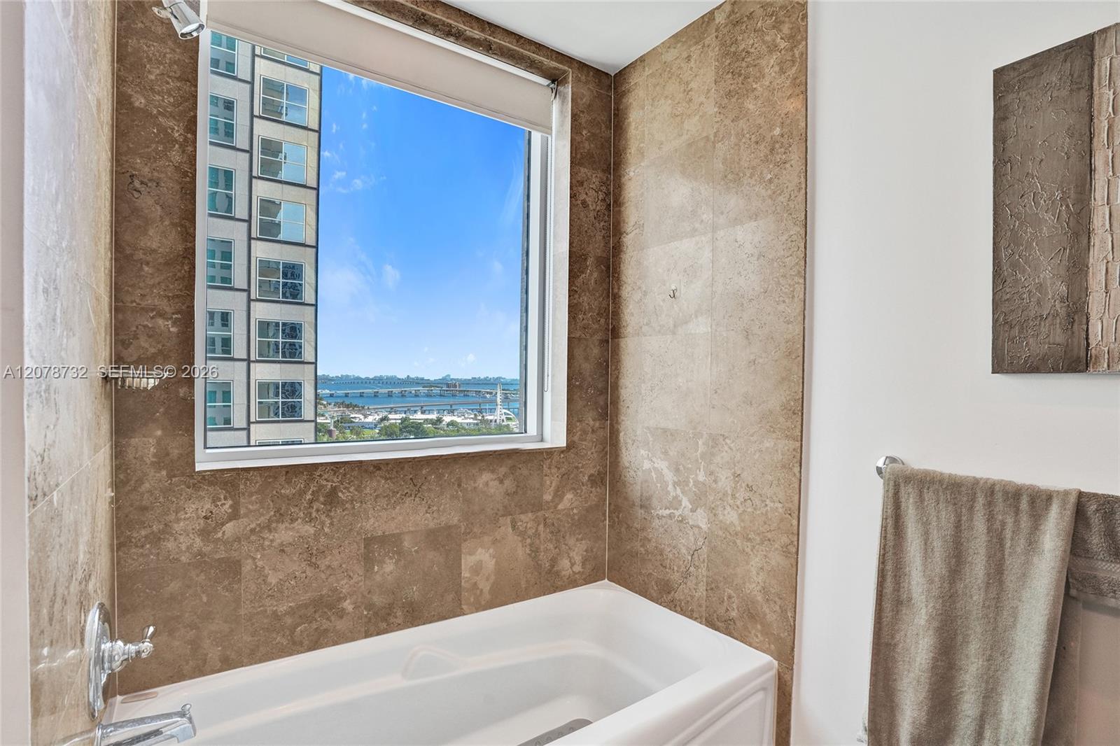 300 S Biscayne Blvd # 1816 Unit: T-1816