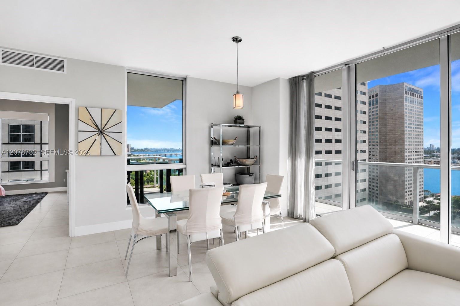 300 S Biscayne Blvd # 1816 Unit: T-1816