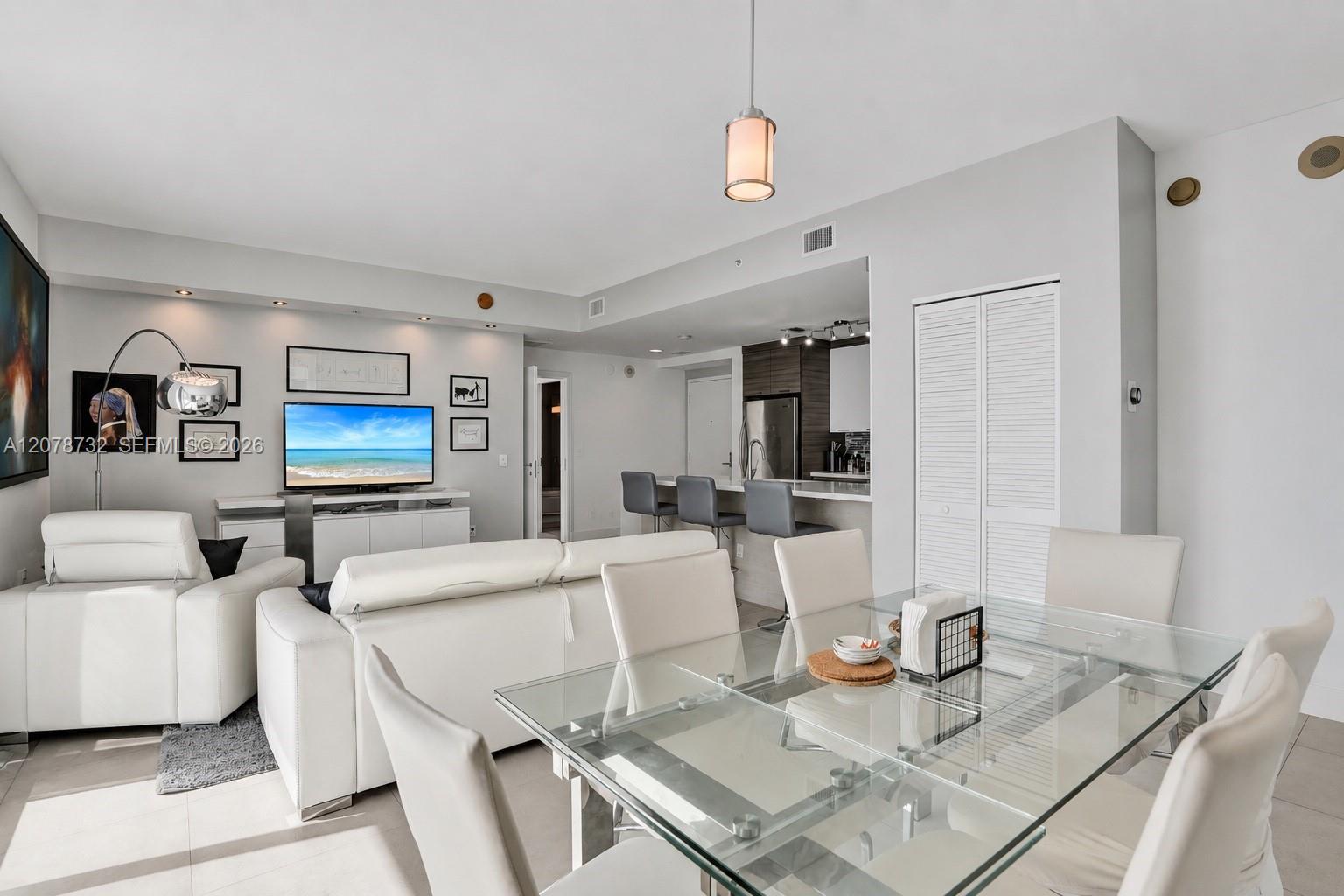 300 S Biscayne Blvd # 1816 Unit: T-1816