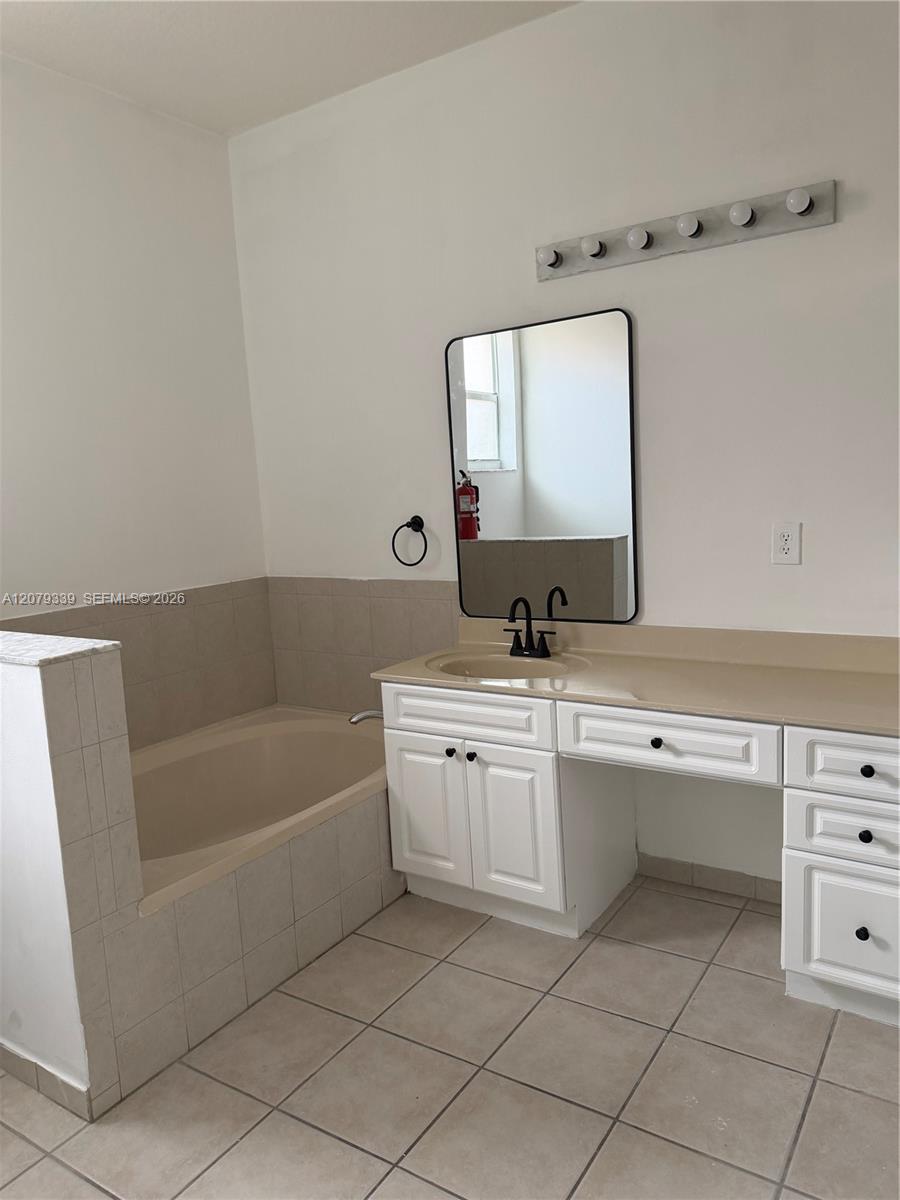 5040 SW 139th Ter