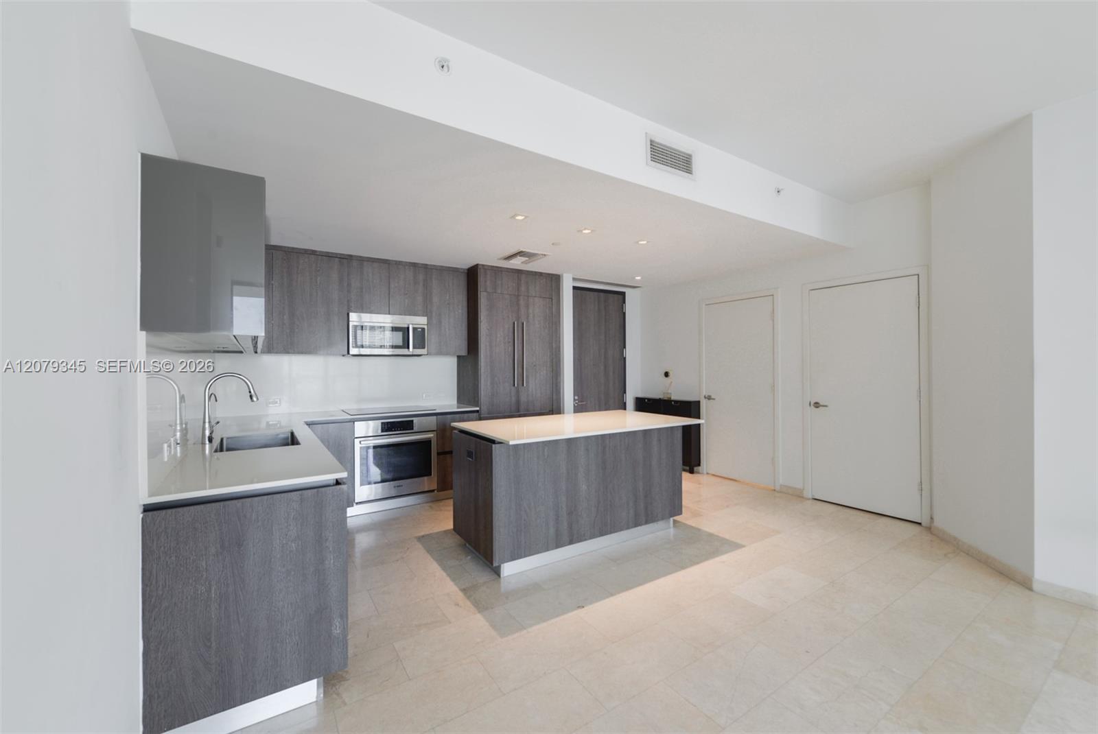 88 SW 7th St # 3409