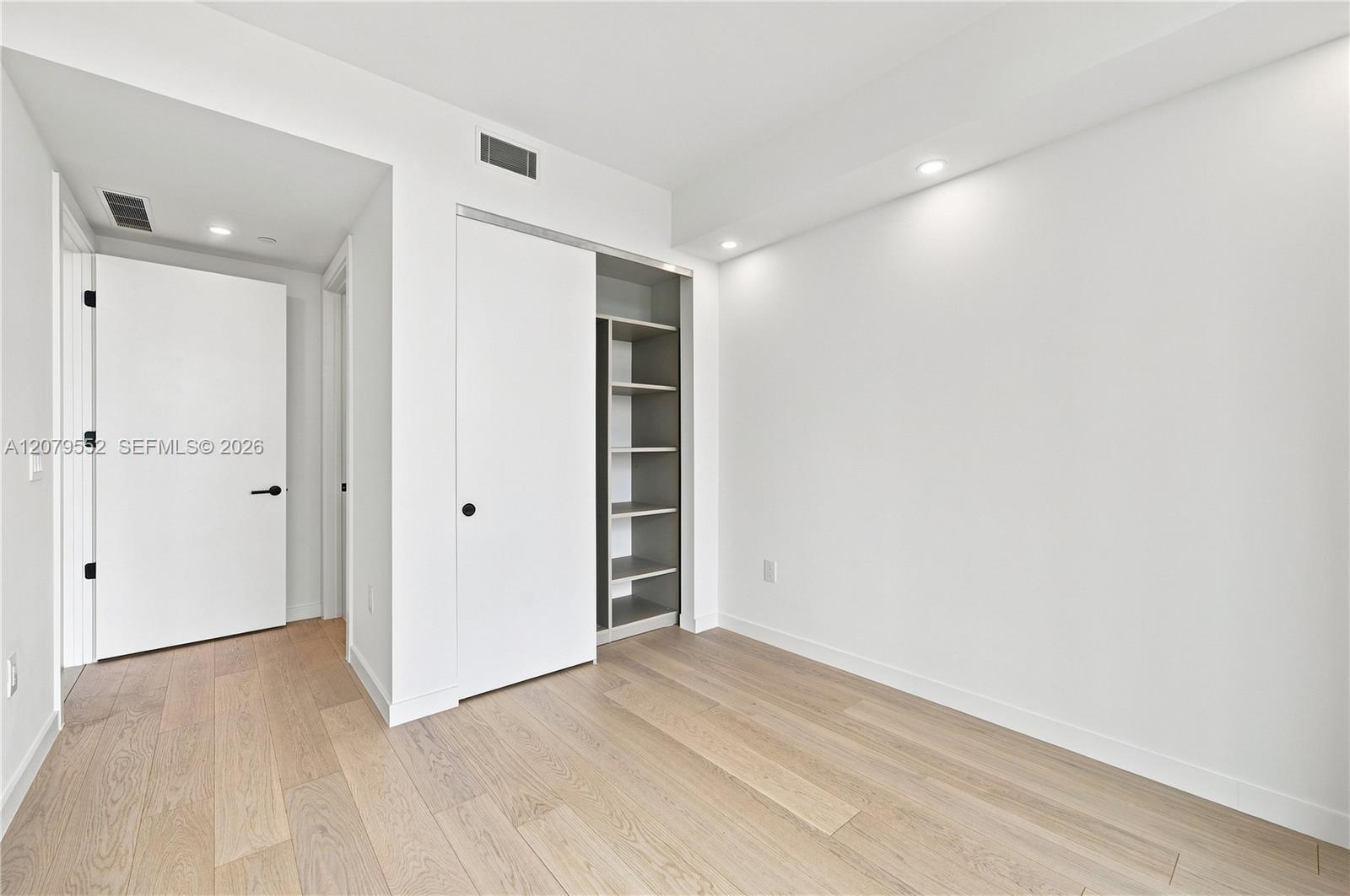 2200 Brickell Ave # 413