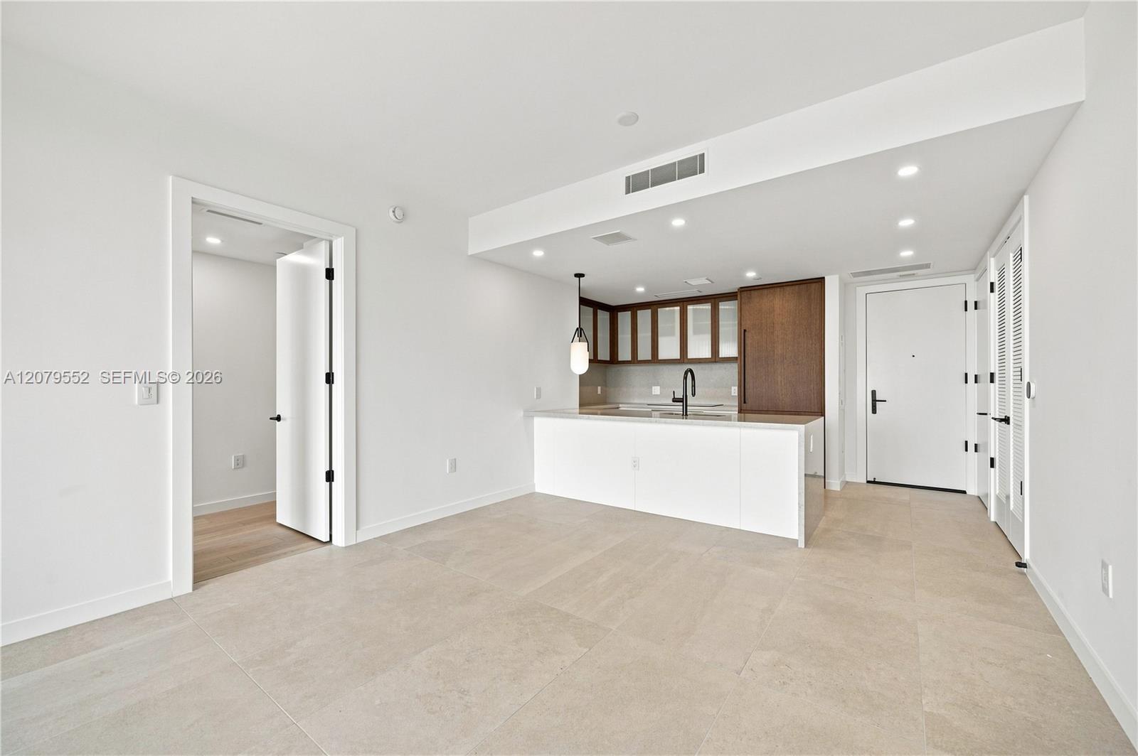 2200 Brickell Ave # 413