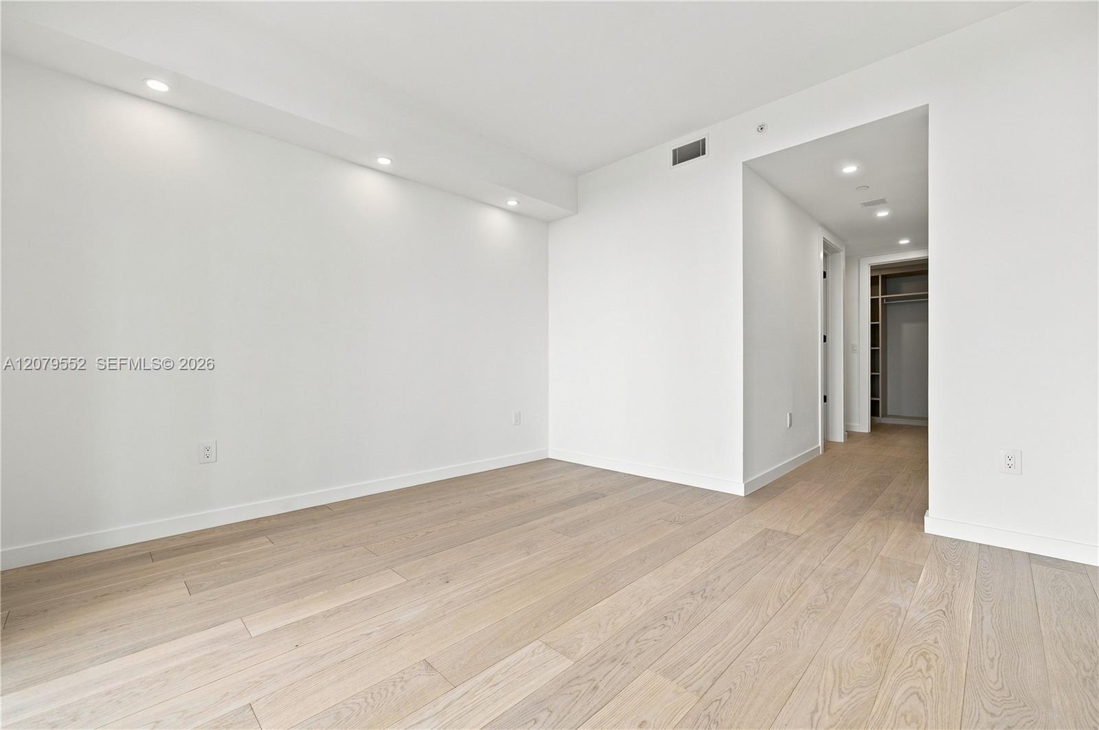 2200 Brickell Ave # 413