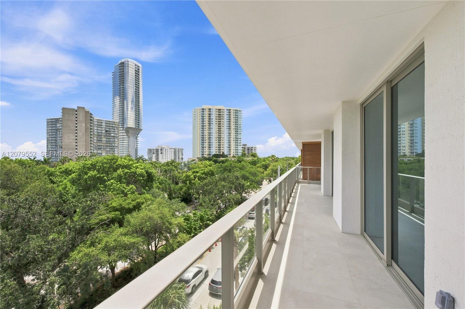 2200 Brickell Ave # 413