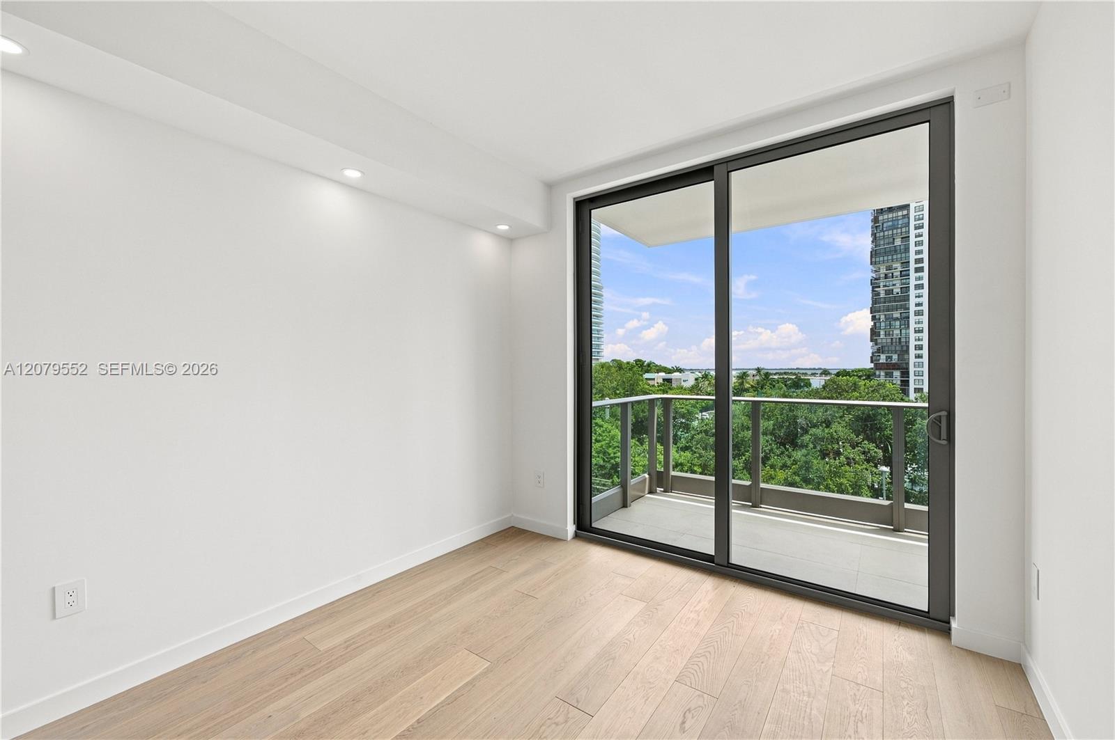 2200 Brickell Ave # 413