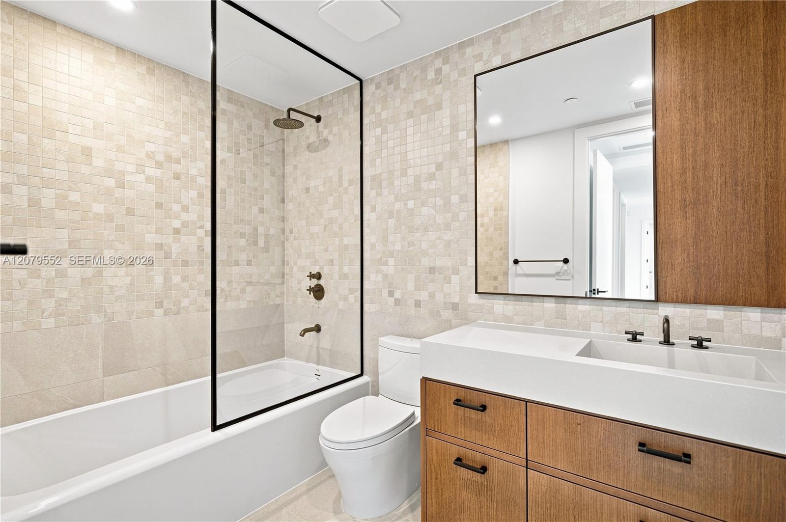 2200 Brickell Ave # 413