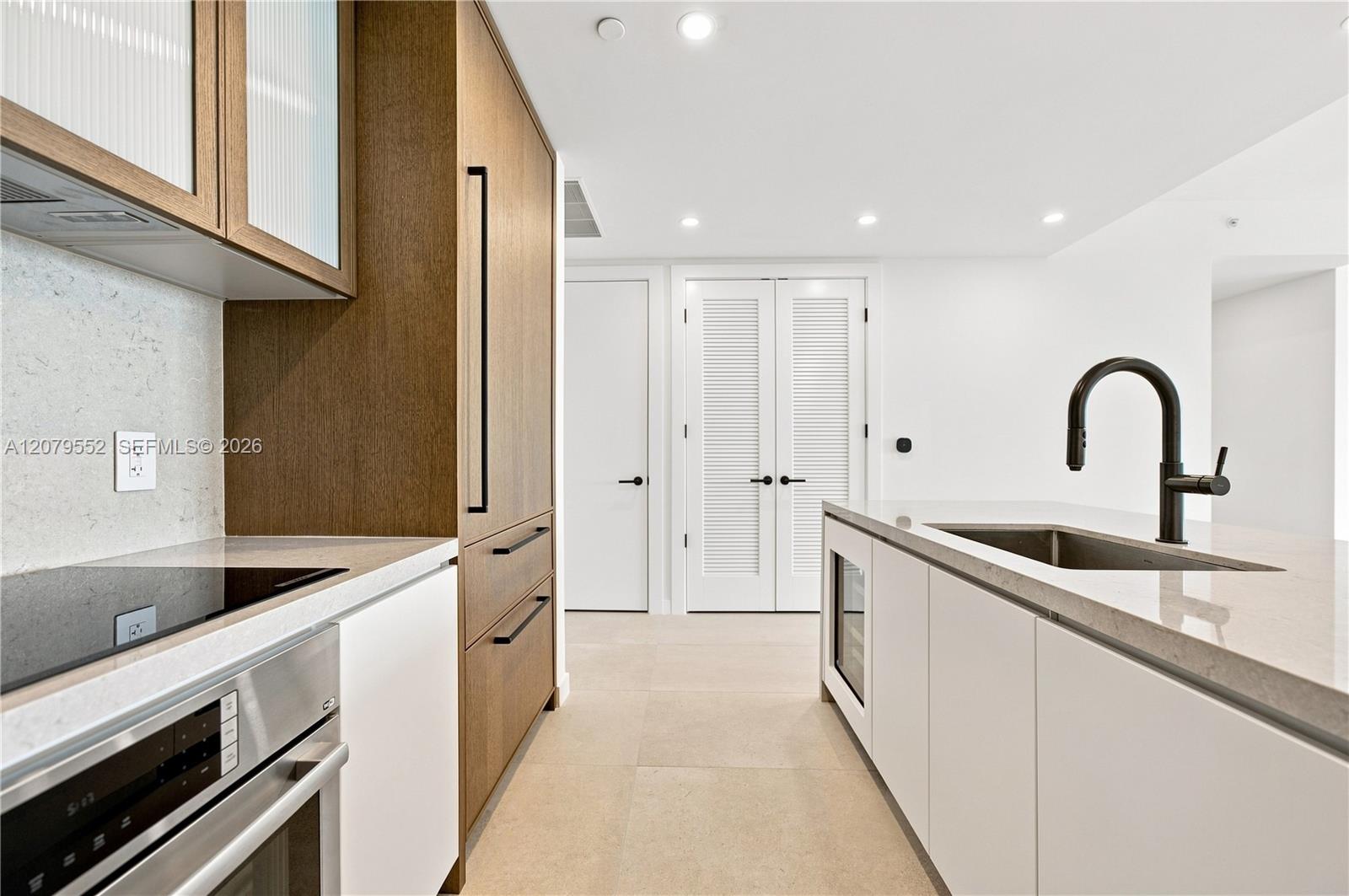 2200 Brickell Ave # 413