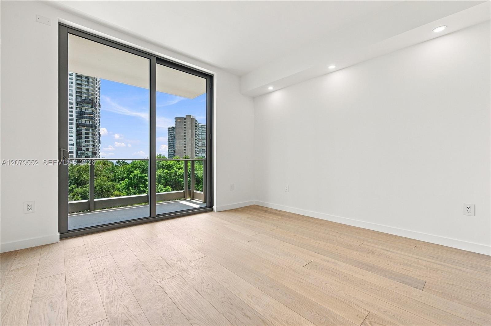 2200 Brickell Ave # 413