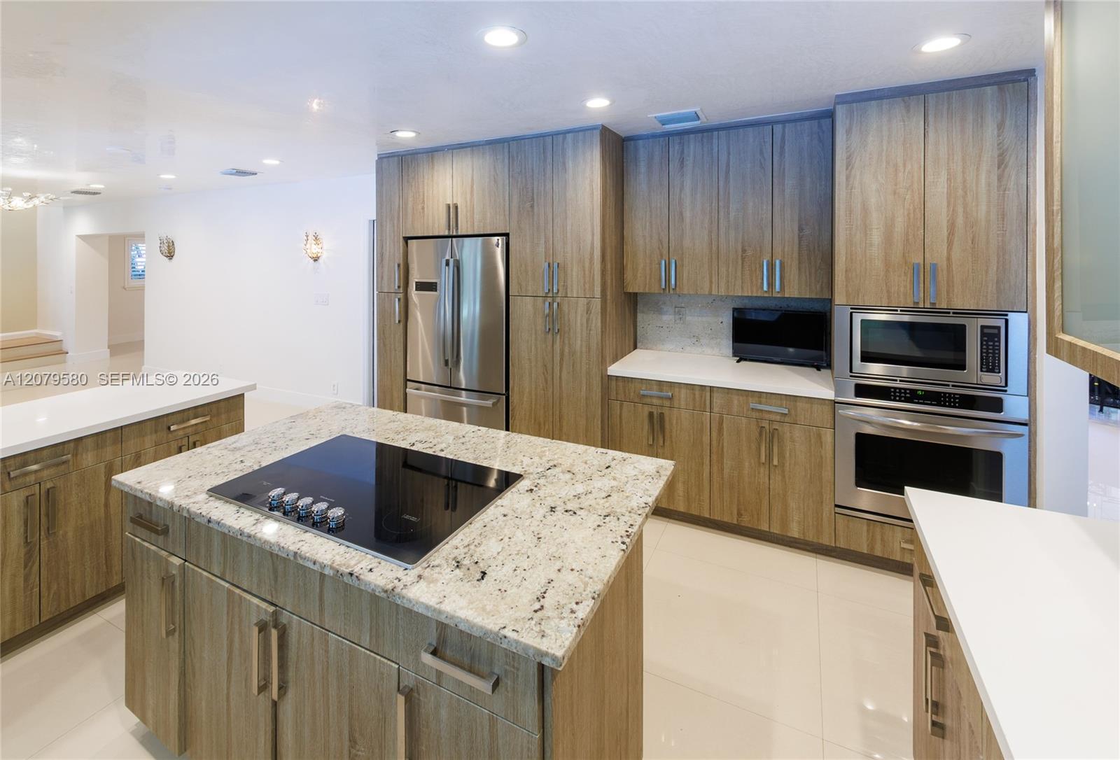 737 NW 4TH ST