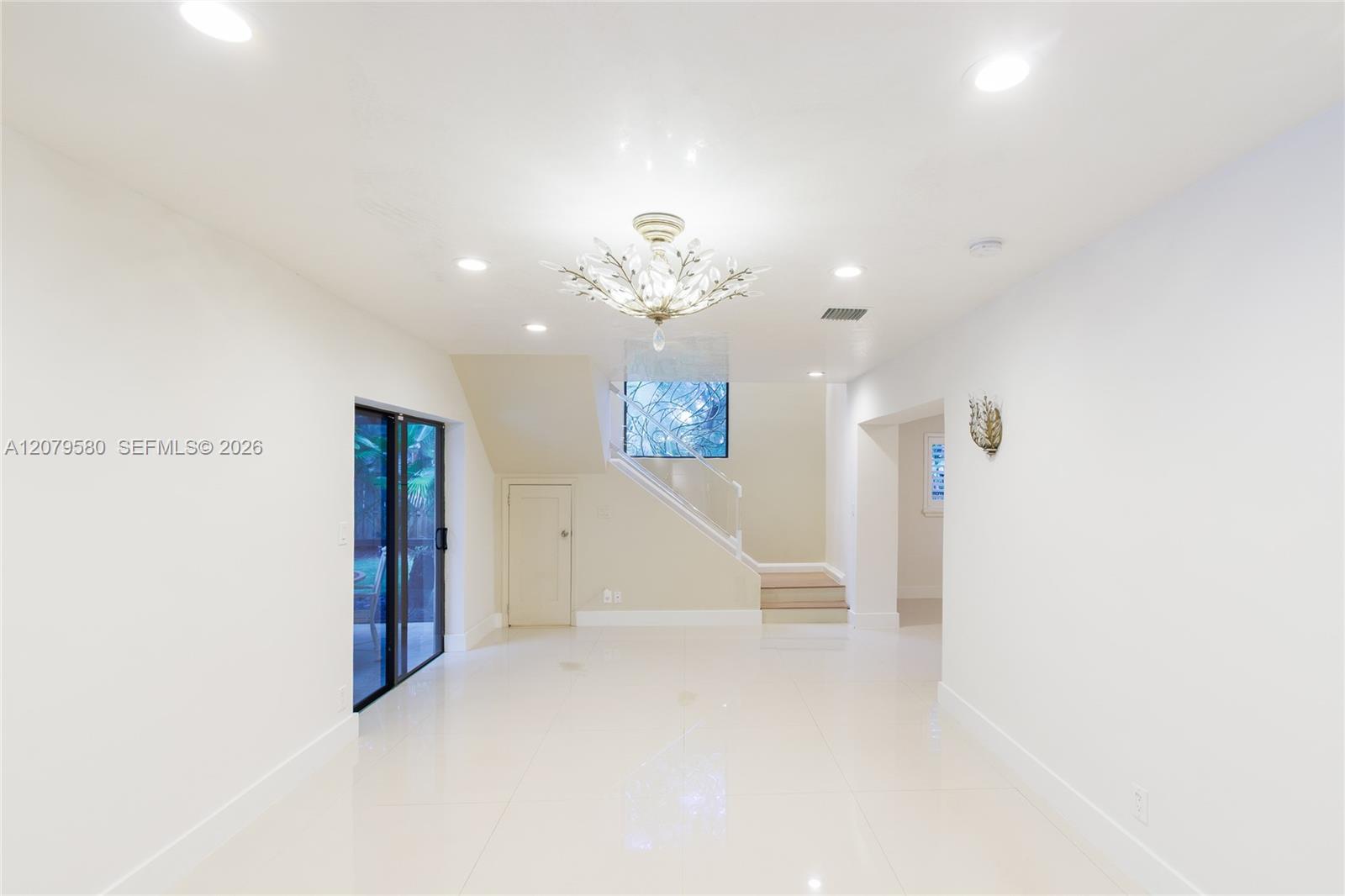 737 NW 4TH ST