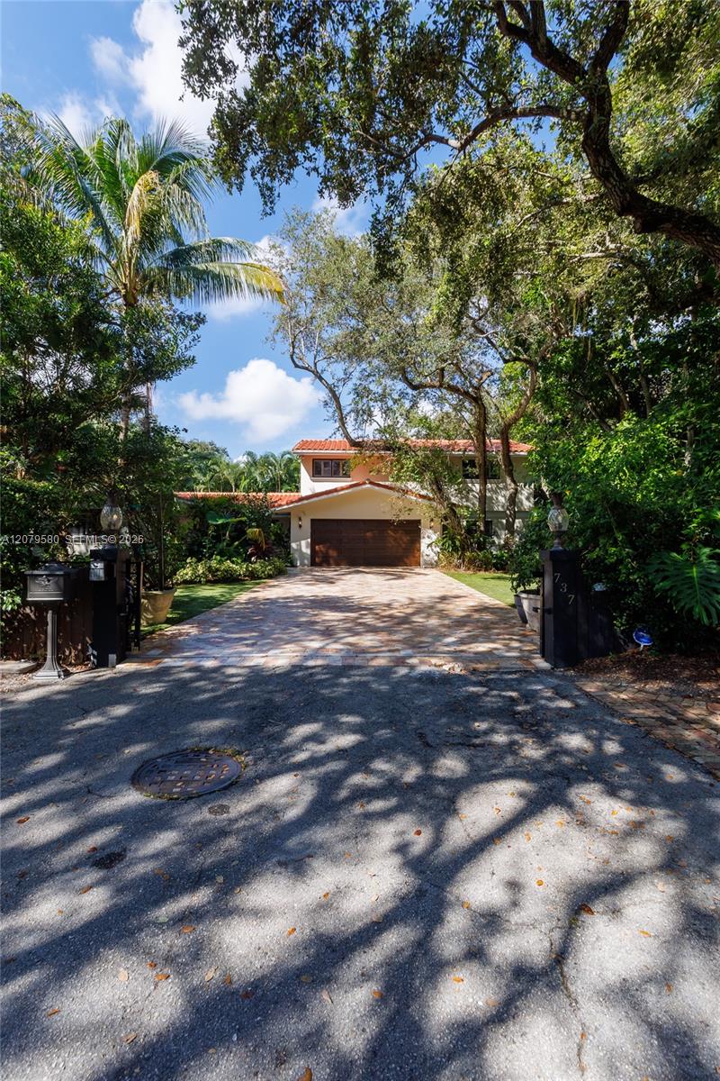 737 NW 4TH ST