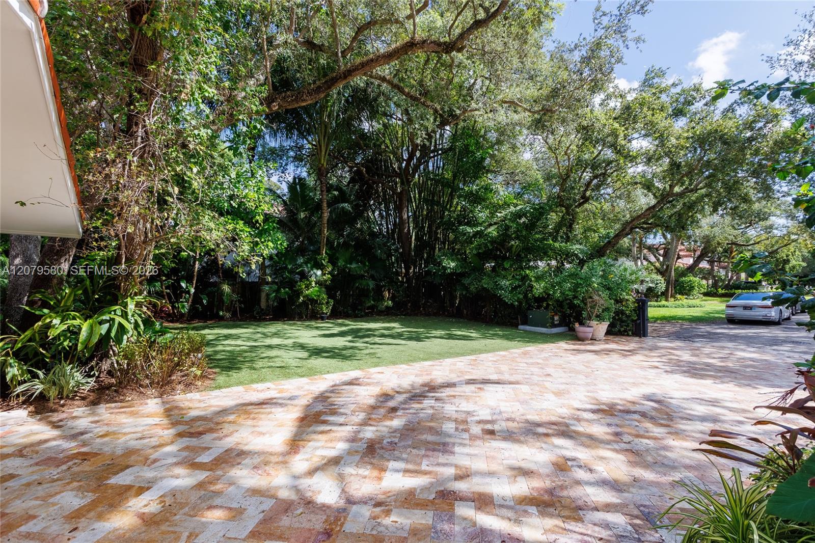 737 NW 4TH ST