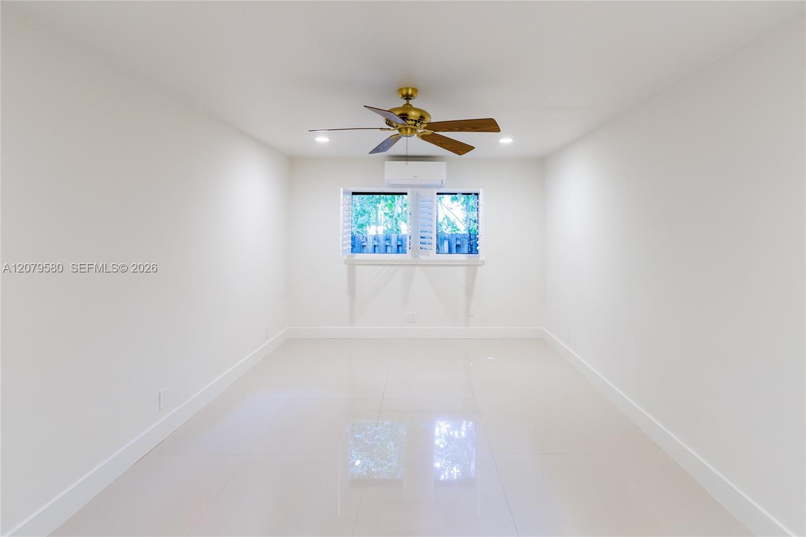 737 NW 4TH ST