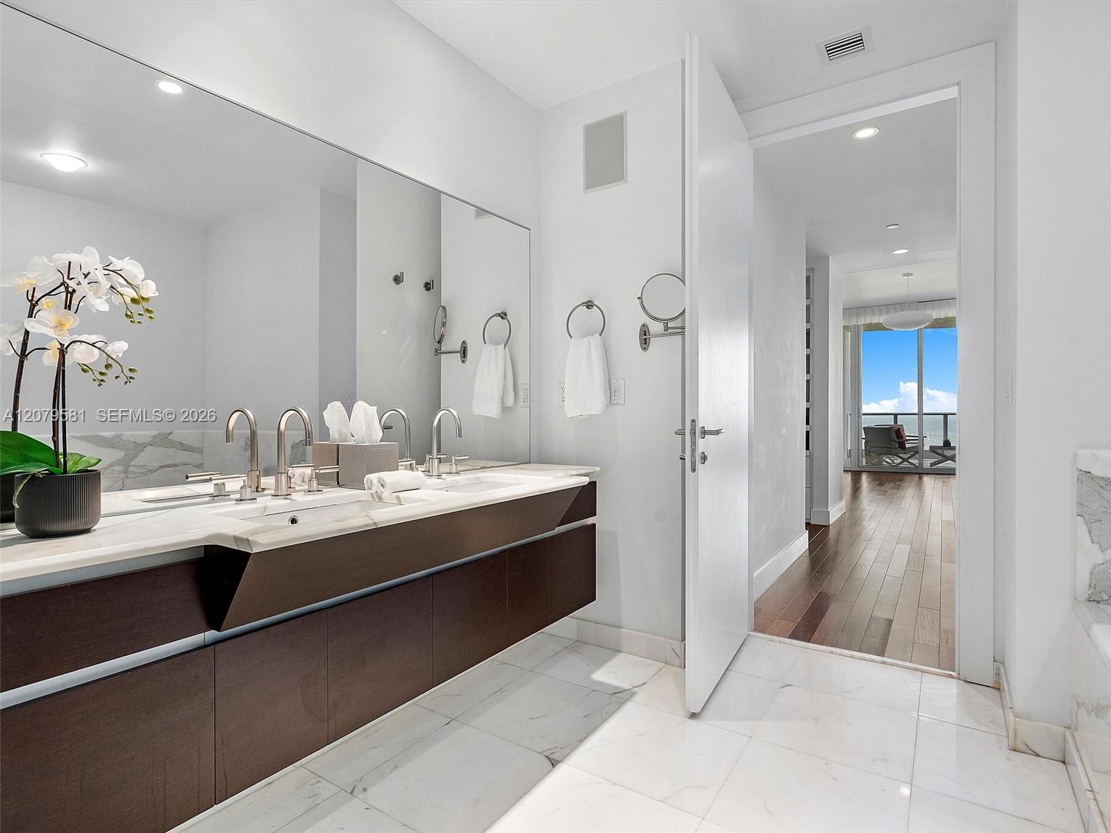 2627 S Bayshore Dr # 2106
