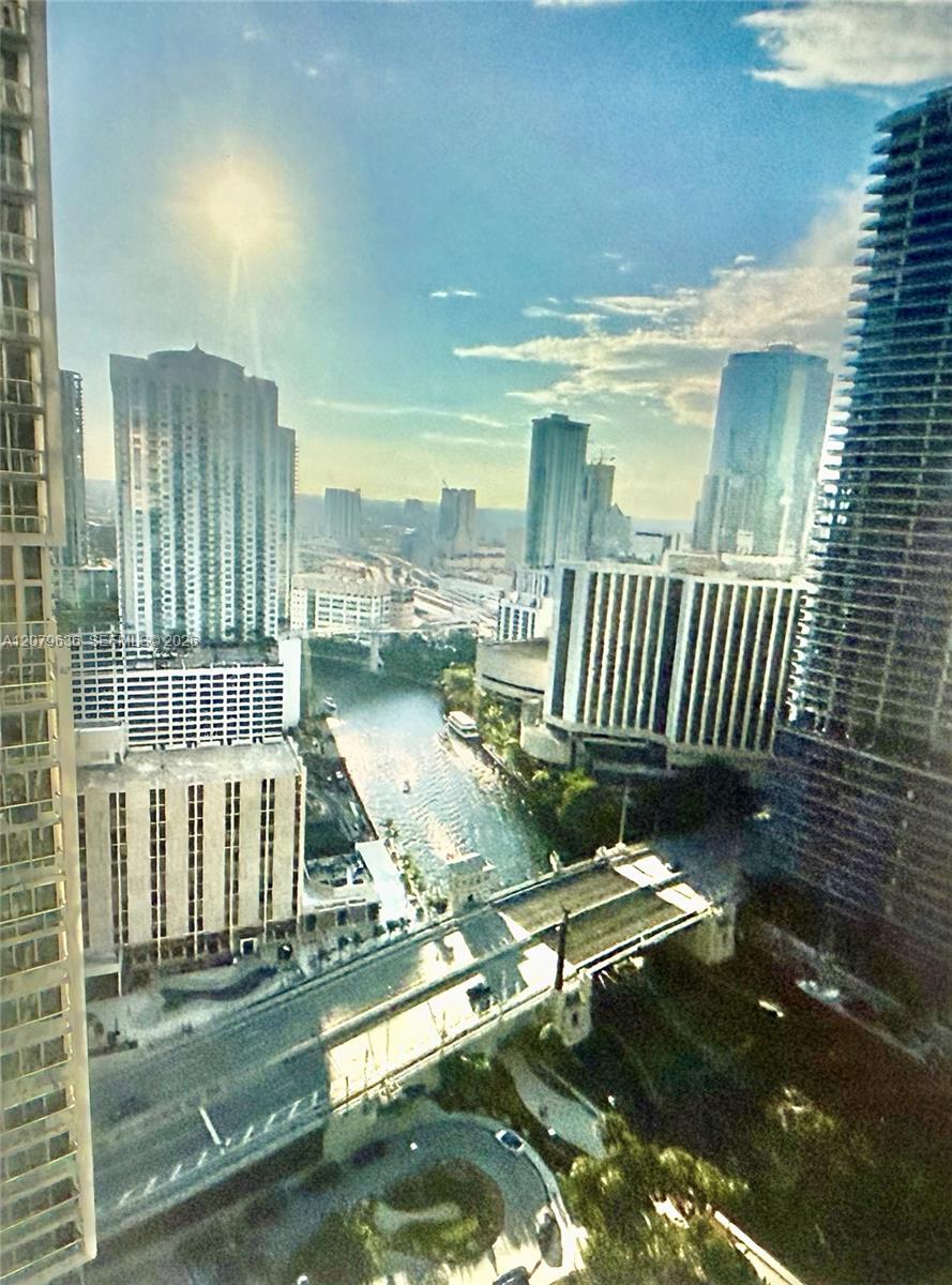 475 Brickell Ave # 2915