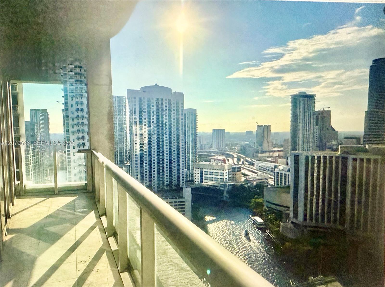 475 Brickell Ave # 2915