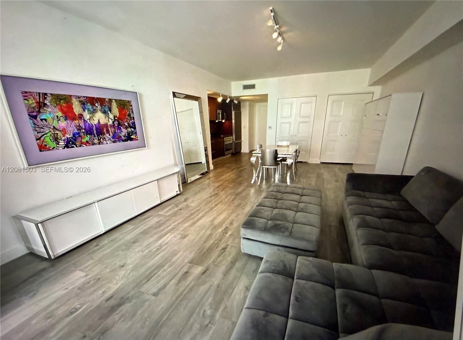475 Brickell Ave # 4910