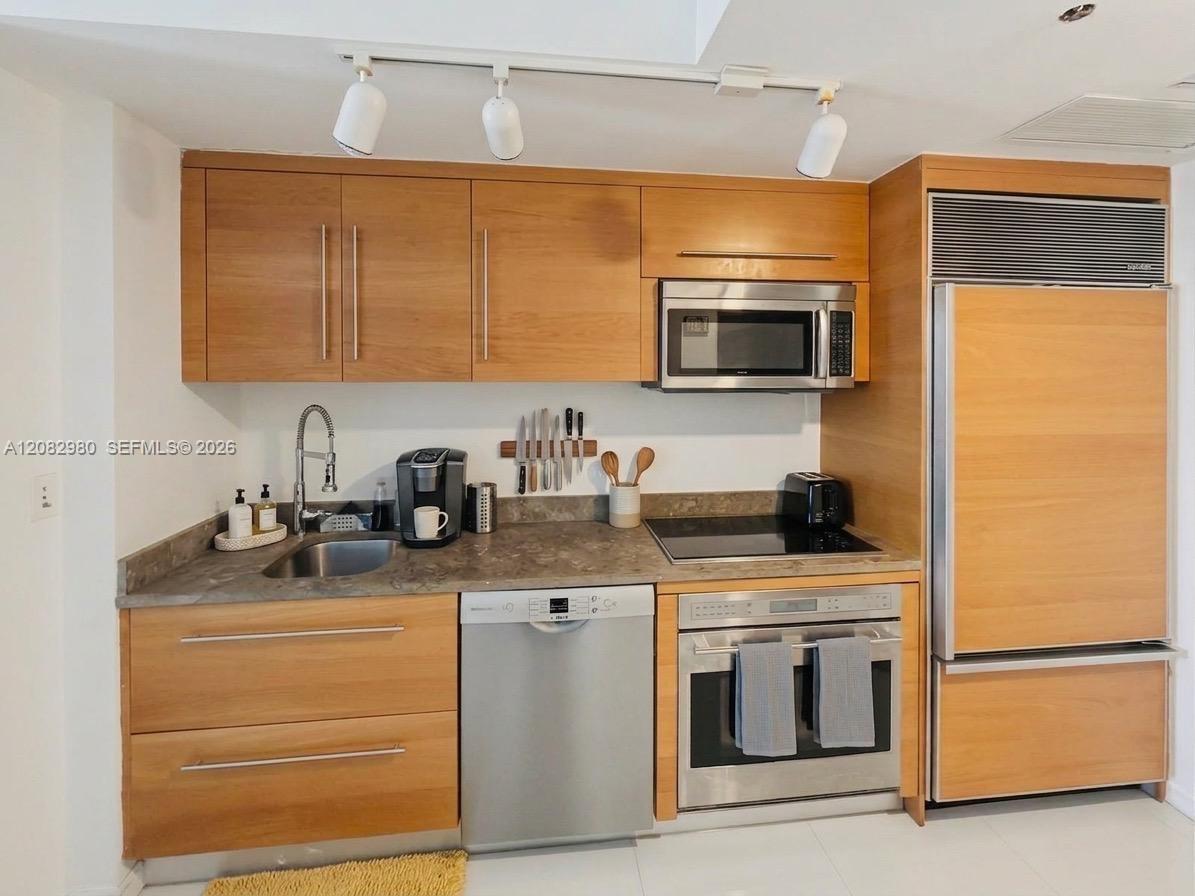 475 Brickell Ave # 4610