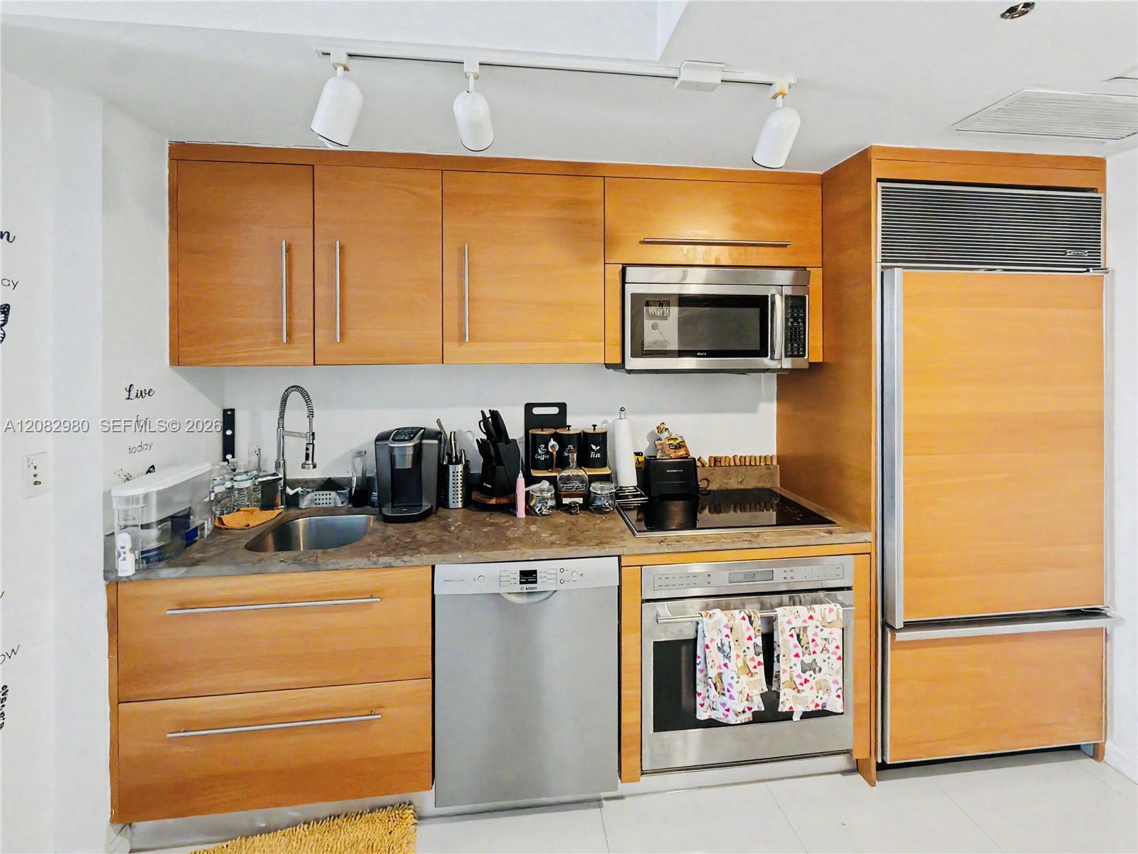 475 Brickell Ave # 4610