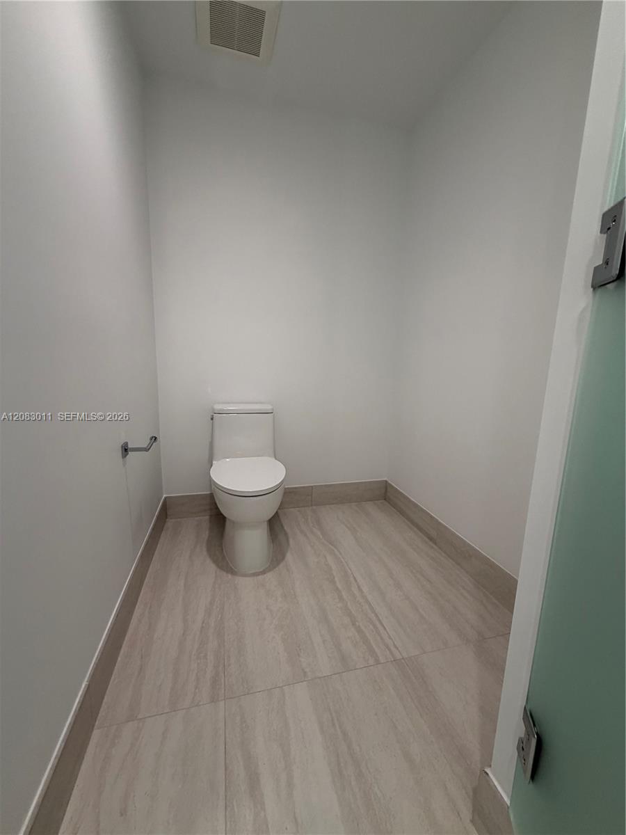 2411 Laguna Cir # 307