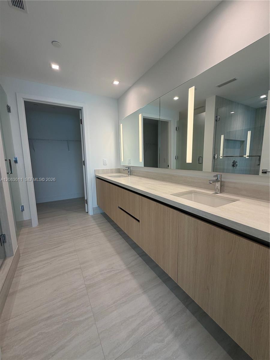 2411 Laguna Cir # 307