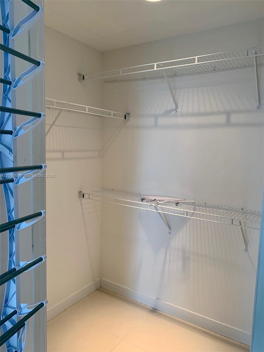 1060 Brickell Ave # 1713