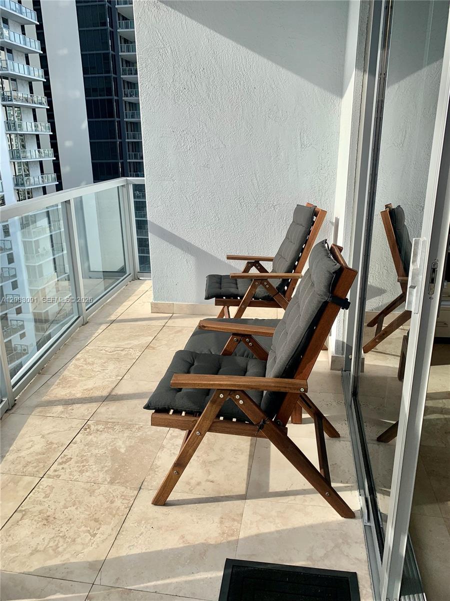 1060 Brickell Ave # 1713