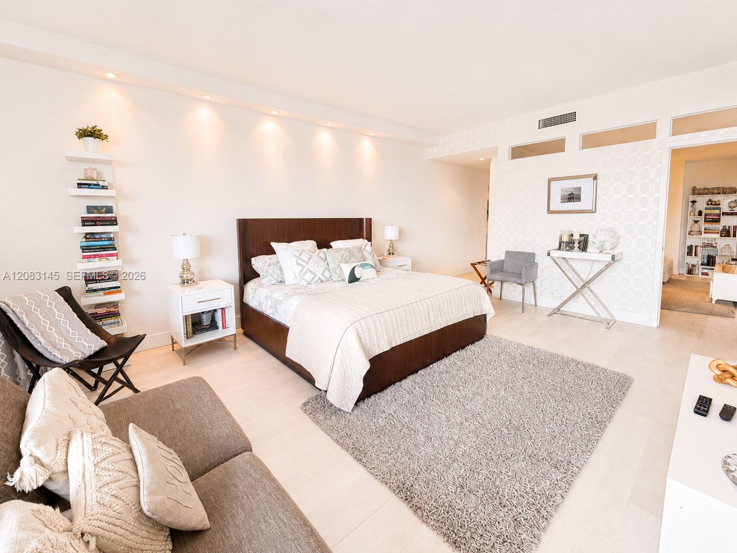 151 Crandon Blvd # 405