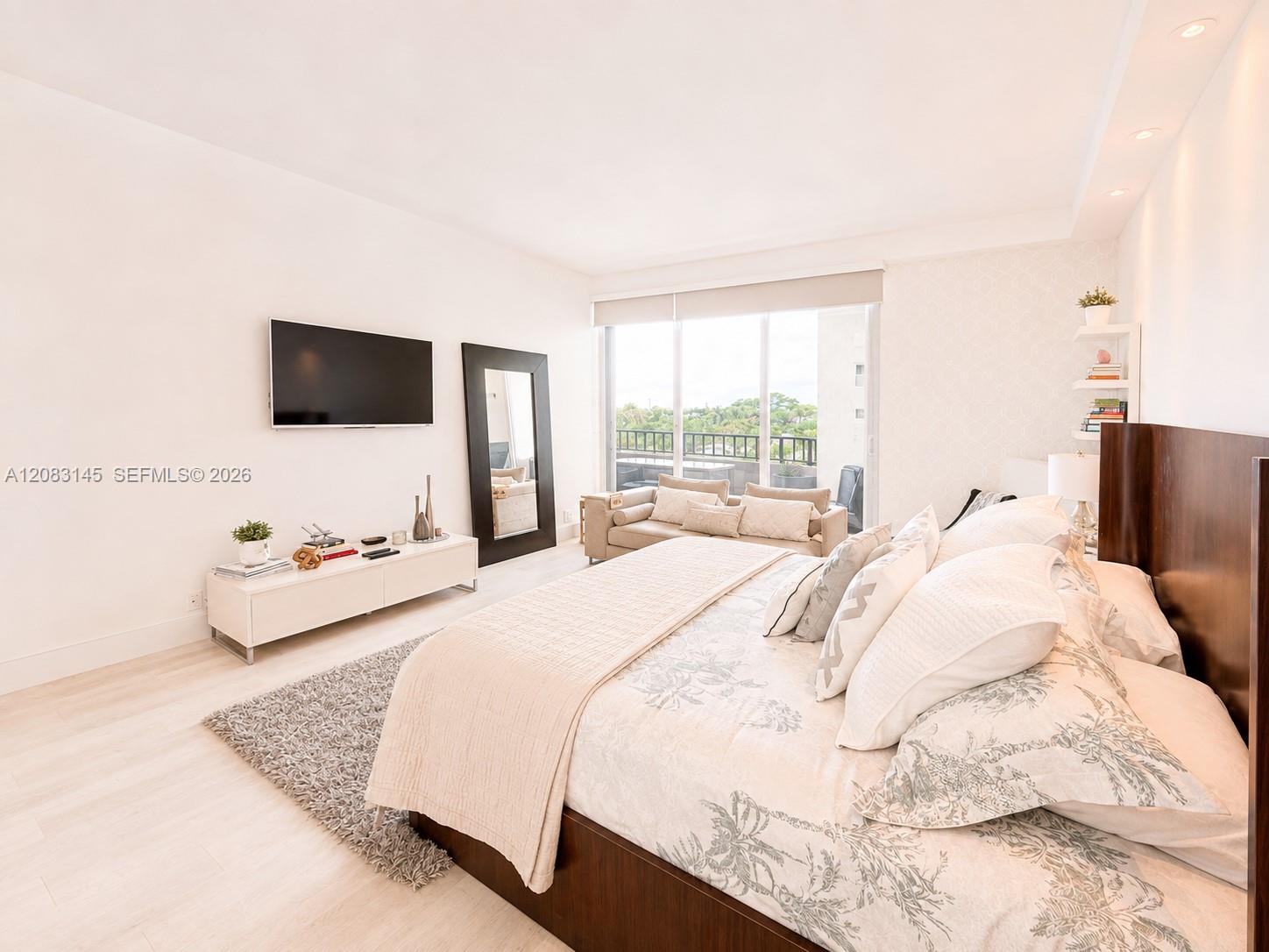 151 Crandon Blvd # 405