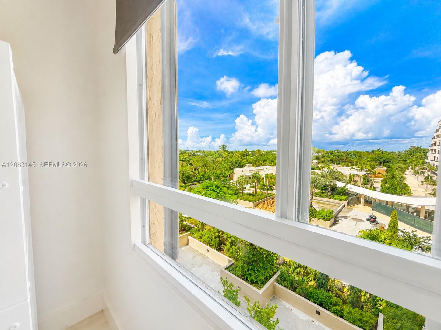 151 Crandon Blvd # 405