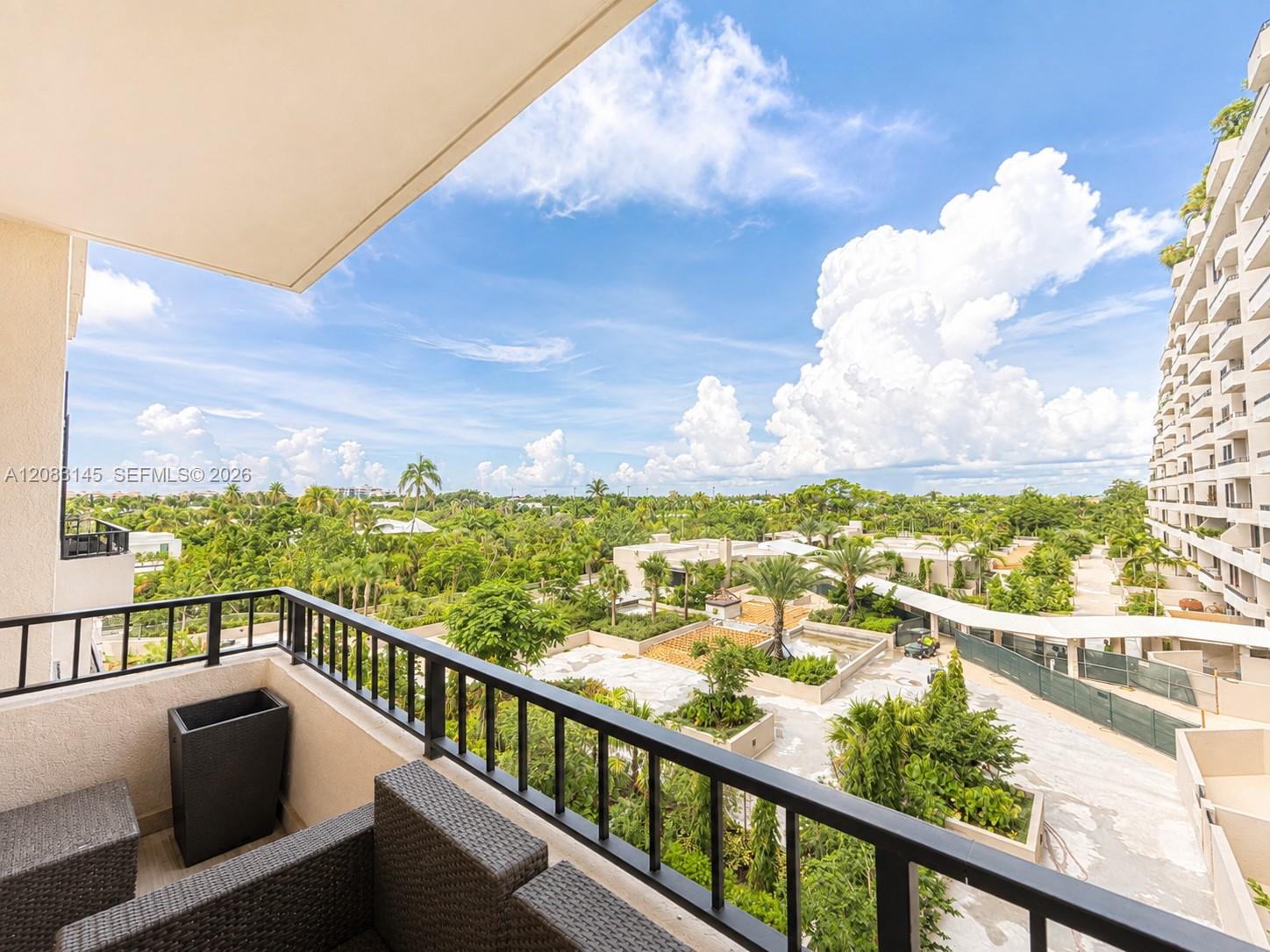 151 Crandon Blvd # 405