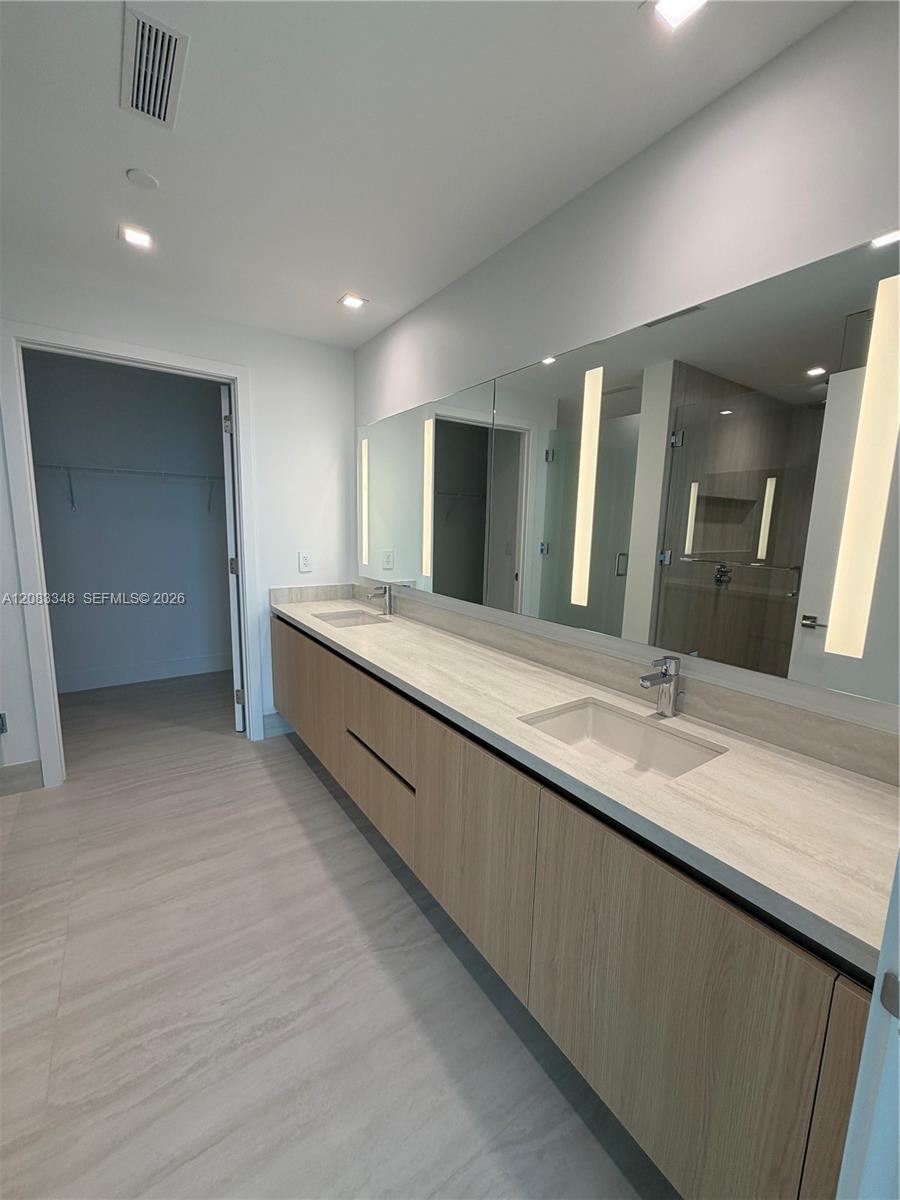 2411 Laguna Cir # 2307
