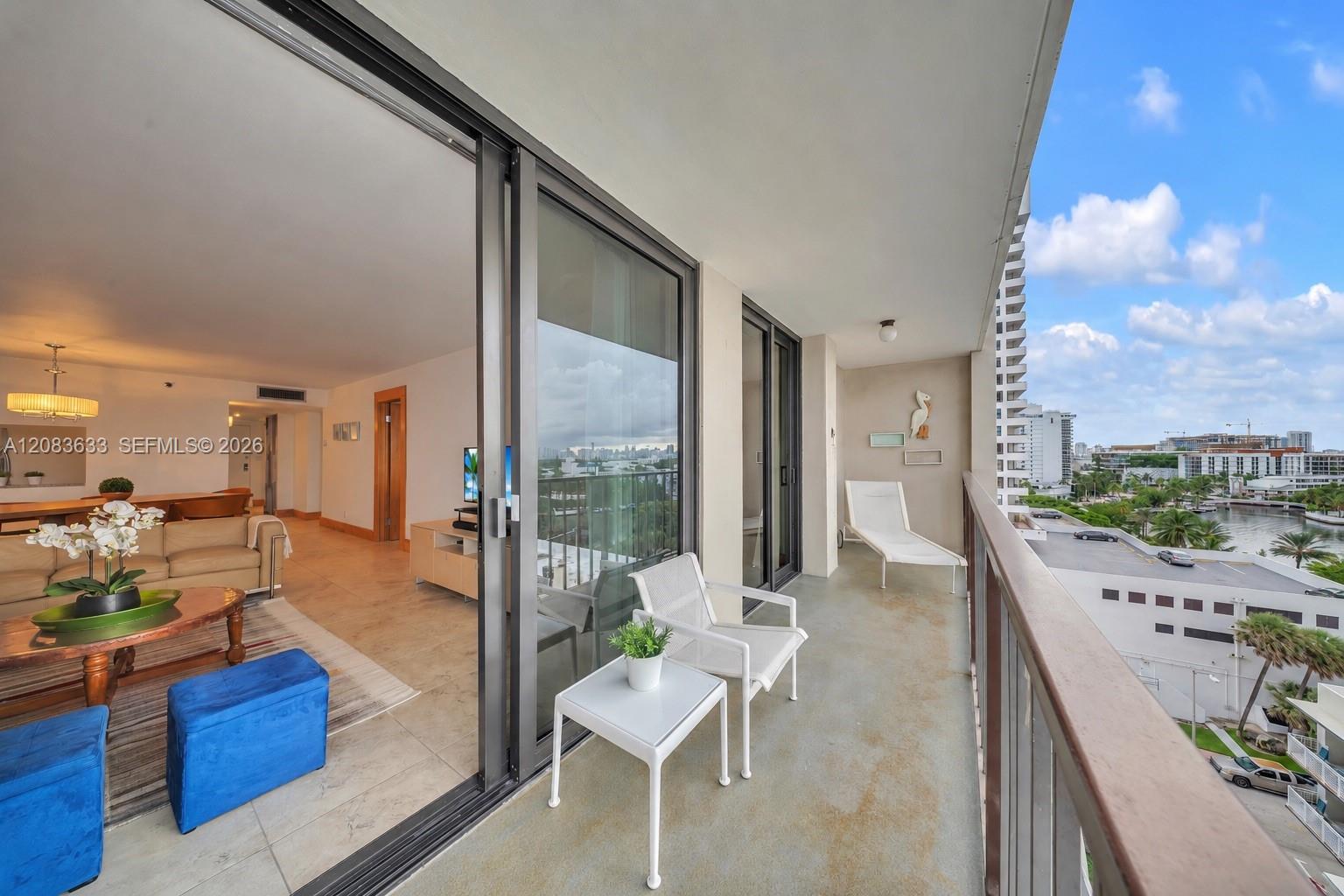 2625 Collins Ave # 910