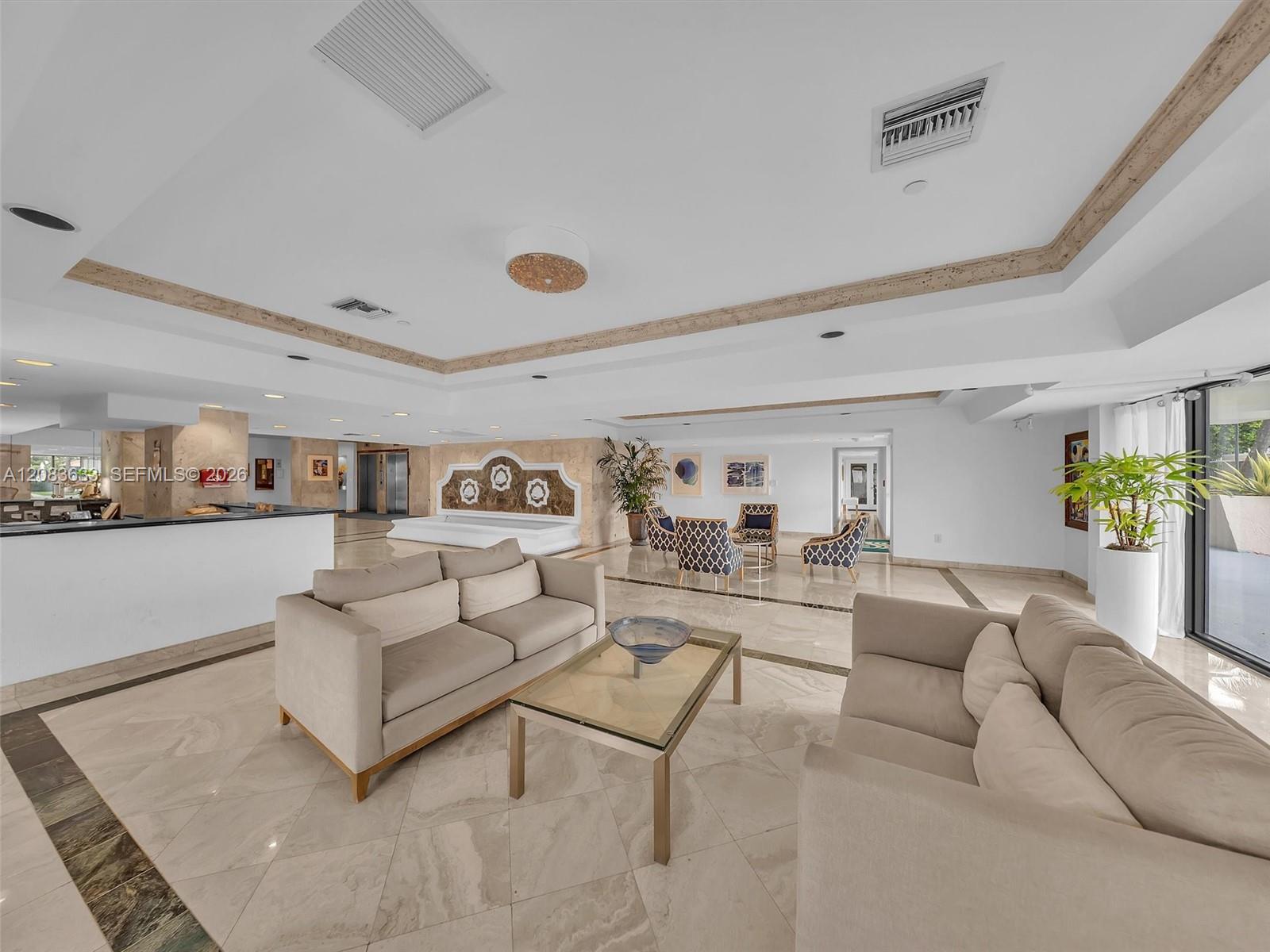 2625 Collins Ave # 910