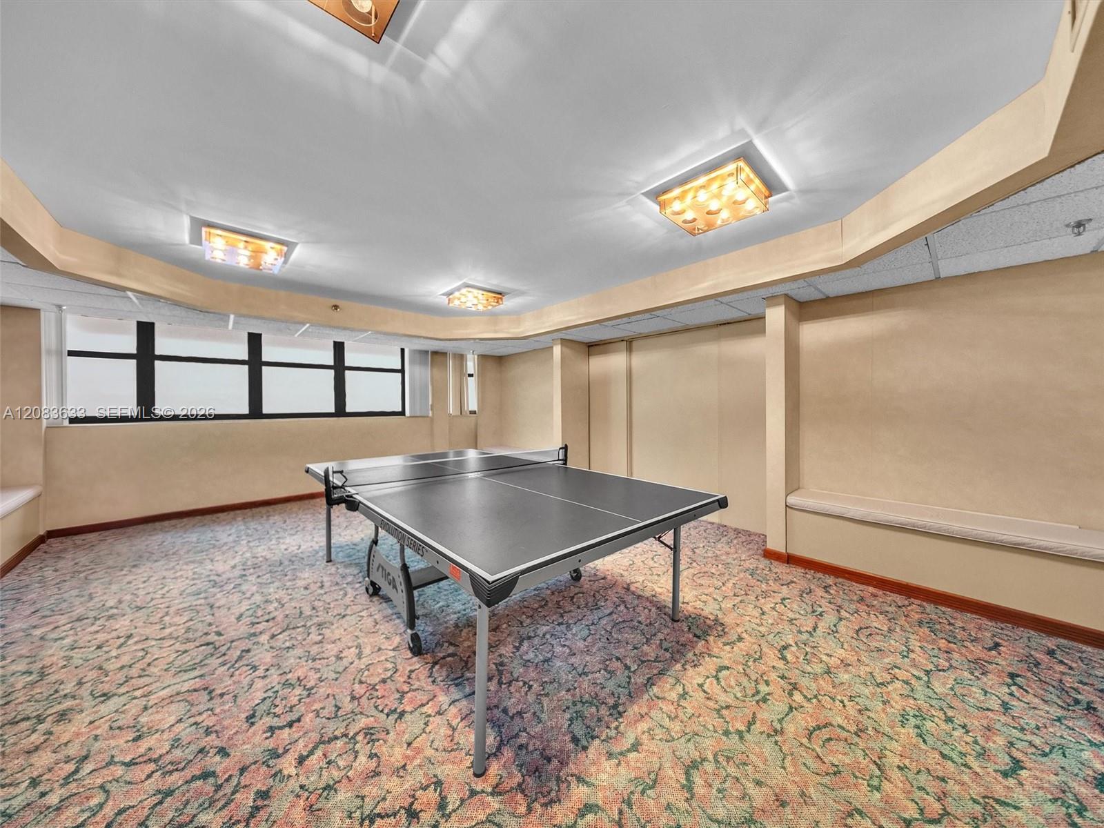 2625 Collins Ave # 910